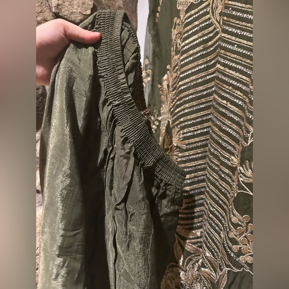 Pakistani formal 3 piece Green & Gold Embroidered Suit - Size S. - Picture 12 of 13
